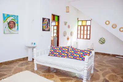 Image de Authentic Swahili experience - 5 mins to the beach.