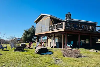 Image de 3 Bears Lodge | Enjoy a Private Hot Tub & Lake Access!