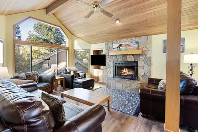 Image de Spacious Sunriver Home with Hot Tub, Golf Course Nearby!