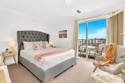Image de Oceanside at Christies Beach Contemporary Comfort