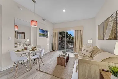 Image de Elegant 1br Suite near Universal