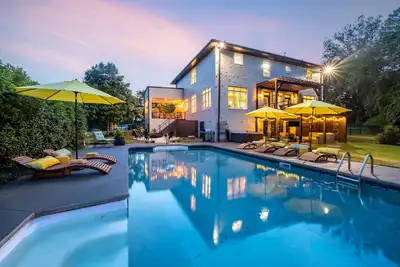 Image de The Wright Place-Private Country Estate 25/min to Dt G-Ville. Pool/Hottub!