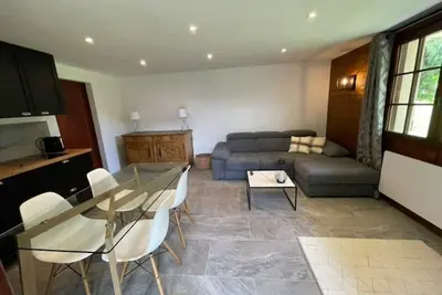 App dans chalet pour 4 personnes vu Combloux village