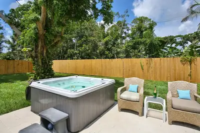 Image de HotTub Retreat w/ Big Private Fenced Yard by Beach