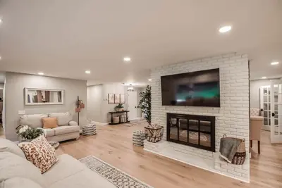 Image de City estate offering privacy & seclusion near many attractions