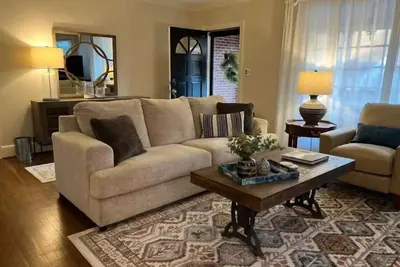 Image de Located in Historic Old West End. Minutes from the River District and Casino.