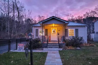 Image de The Artist Studio Loft - Poconos - Hot Tub