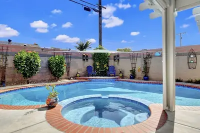 Image de Huntington Beach 2 bedroom house close to the beaches with a pool and spa.