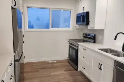 Image de Family home for all things Calgary and Mountains! !