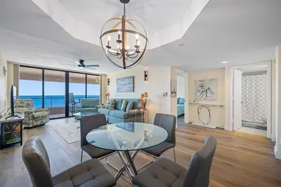 Image de Cbc 2-17f –Beachfront Bliss with Gulf Views!