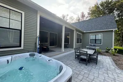 Image de Luxurious 5 bdrm home w/private hot tub, free shuttle to Crystal Mountain!