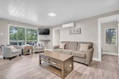 Image de Lakeside Bliss - Charming 3br Cottage on the Water\n\n
