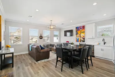 Image de Stylish 5br | 3. 5ba w/ Parking Near Superdome & Fq