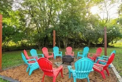 Image de Fun Nashville Retreat w/ Hot Tub