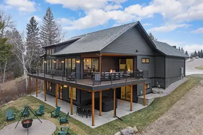 Image de Mins to Whitefish & Glacier w/ Mtn Views w/Hot Tub, Sauna, Ev Charger, Fire Pit