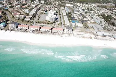Image de Seafoam Shore- Sleeps 12!