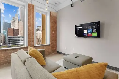 Image de Downtown 1br | Pool, Views & Free Parking