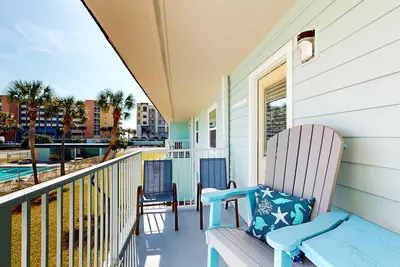 Image de Coastal condo with open layout, pool, tennis & basketball - steps to beach