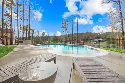 Image de Pool, Firepit, Peaceful Oasis, & Views!