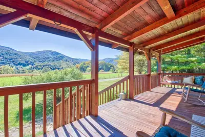 Image de Charming Log Cabin near the Smoky Mountains w/ Spectacular Mountain & Elk Views!