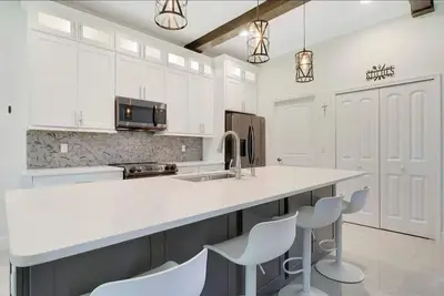 Image de Peaceful Cozy Modern 3 Bed Home\n\n