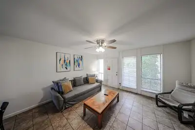 Image de Old Town Scottsdale 2br | Private Balcony & Pool