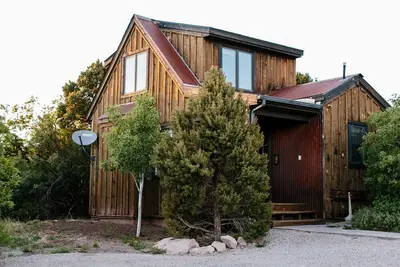 Grey Dawn Cabin @ Whispering Oaks, 20 miles from Moab!