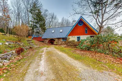 Image de Tranquil dog-friendly retreat with generous deck, fitness area, & amazing views