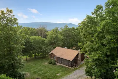 Image de Hot tub, fire pit, grill, dogs Ok, Massanutten, National Park, Luray caverns