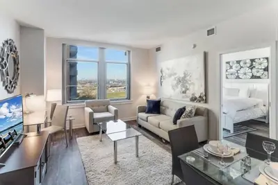 Image de Modern | 2br Apartment with Balcony | Crystal City Arlington | by Gls