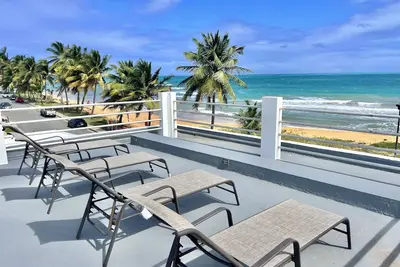 Image de Beach front dream 5br/4ba house w/roof top terrace