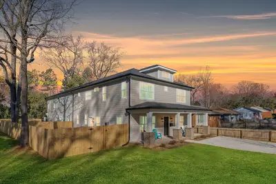 Image de Hot Tub • Fire Pit • Chef’s Kitchen • Near Uptown