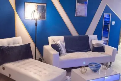Image de Experience the Braves in Style and Comfort! ! Near Cumberland Mall & Roxy Theatre