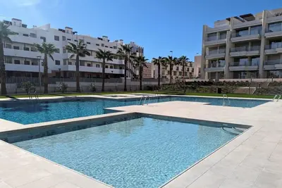 Image de Modern Ground floor Apartment with Com Pool Eb12