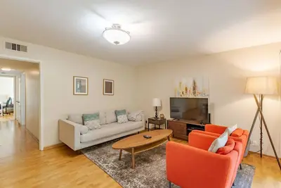 Image de Hip Menlo Park 3br w/ Pool + Patio, nr Great Schools, by Blueground