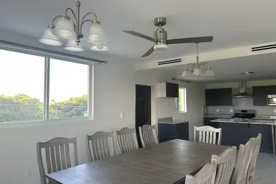 Image de Affordably Sleeps 10 in Grace Bay!