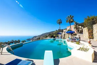 Image de Villa Cosmea: A charming and bright three-story villa which faces the sun and the sea, with Free Wi-Fi.
