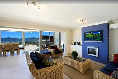 Image de Luxury Villas Beachfront on the Esplanade at Umina Beach