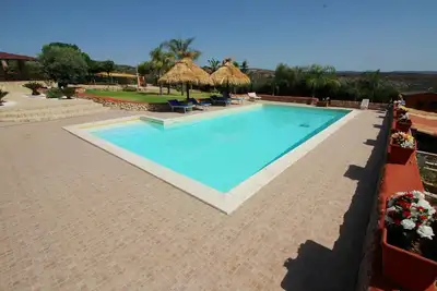 Image de Maison de vacances accueillante avec piscine