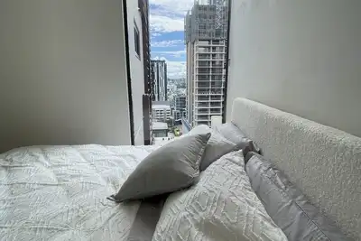 Image de Perfect location! Free Cbd parking!