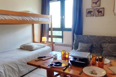 Image de Studio au pied des pistes avec Tv, ascenseur et casier à ski