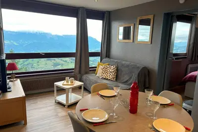 Image de Appartement rénové, 2 chambres, au pied des pistes, près des commerces et centre aquatique