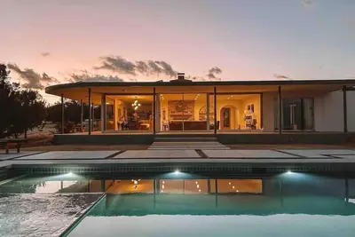 Image de Luxury Villa · Pool & Spa · Looking Glass