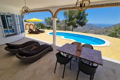 Image de Tower House con Piscina Privada Disponible Todo el Año, a 5 Min. del Pueblo