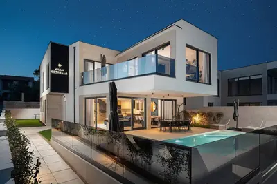 Image de Villa Estrella in Medulin for 10 people with sauna & whirpool just 6 m from the sea