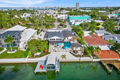 Waterfront w/Putting Green, Heated Pool, Dock -Manatee Cove