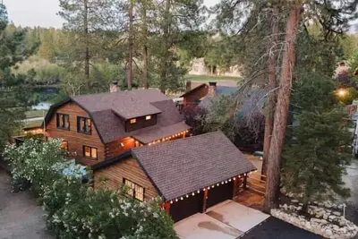 Image de Beautiful Log Cabin, Pond adjacent on Big Bear Golf Course