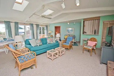 Image de 103 Ebb Tide, Almost Oceanfront House in Emerald Isle, Nc!