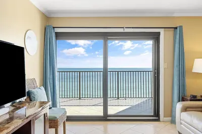 Image de Ocean Breeze East 703: Gulf-View Retreat in the Heart of Perdido Key