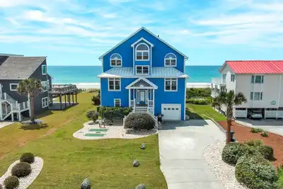 Image de A Southern Exposure, Oceanfront House in Emerald Isle, Nc!